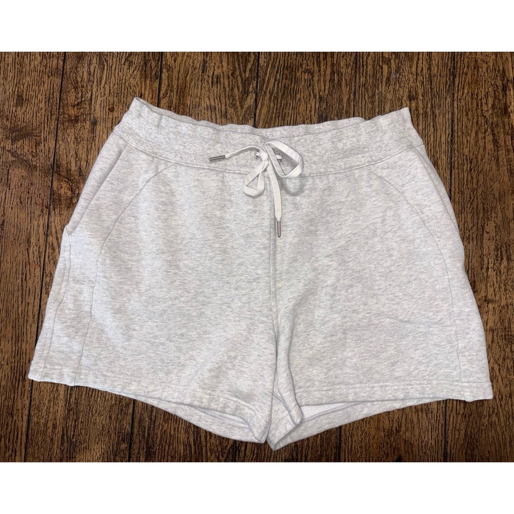 Lululemon Scuba High-Rise Short 5"
Heathered Core Ultra Light Grey size 14